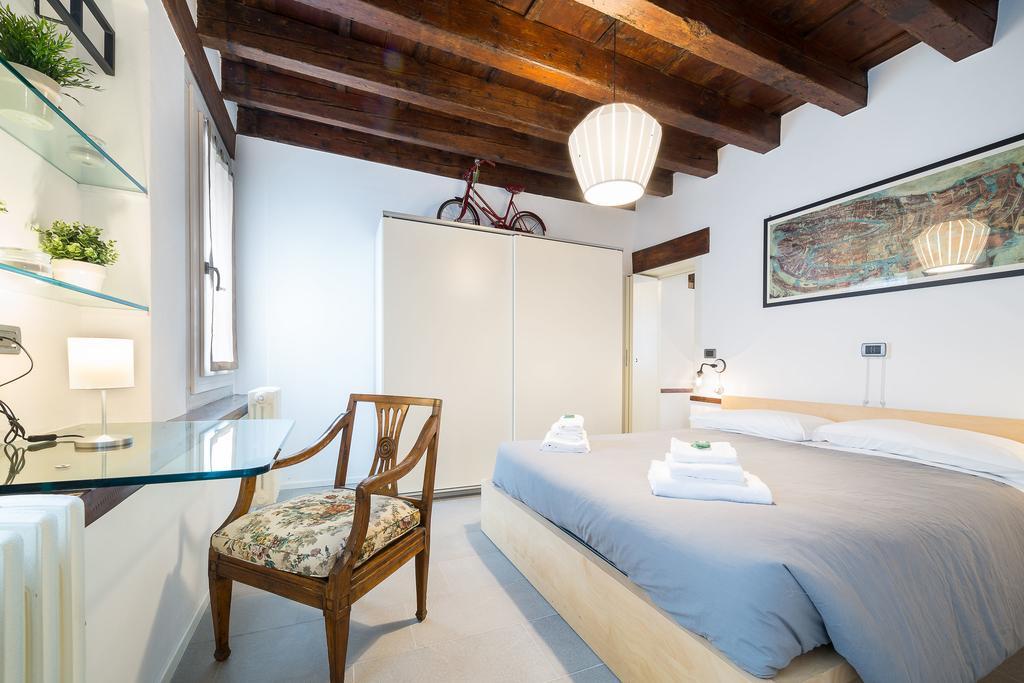 Ve.N.I.Ce Cera Casa Santo Stefano Apartment Венеция Екстериор снимка